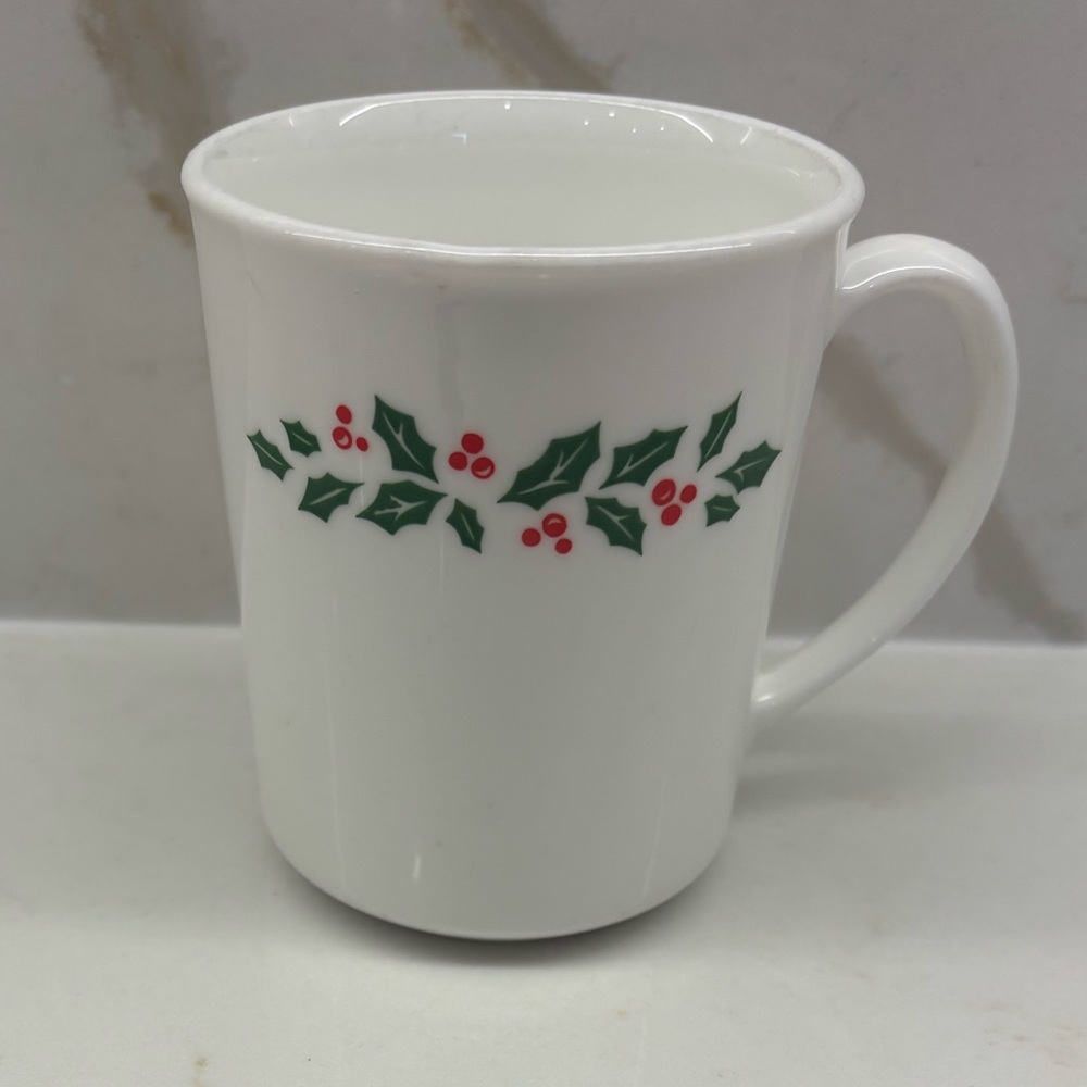 Vintage Corning Corelle Winter Holly D-handle Coffee Tea Milk Glass Mug Holly